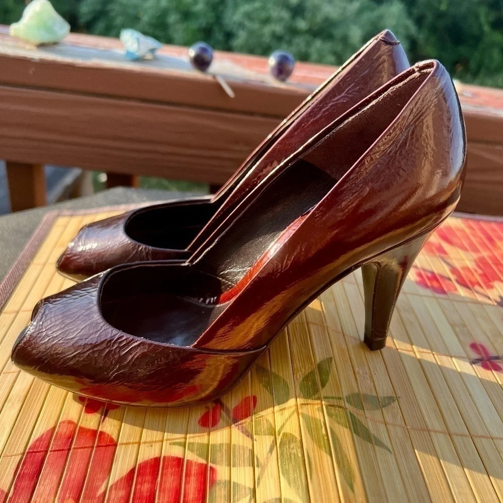 Salvador Sapena Women's Leather Peep Toe Pumps - 37 1/2 (Size 7)